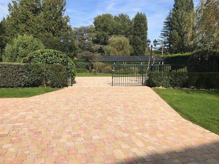 Domaine équestre haut de gamme et habitations en IDF