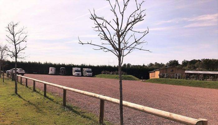 Domaine équestre haut de gamme et habitations en IDF