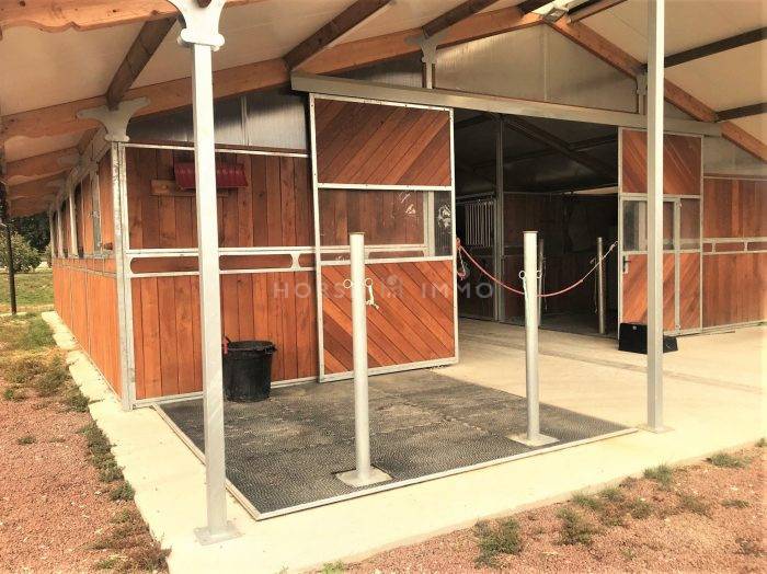 Domaine équestre haut de gamme et habitations en IDF