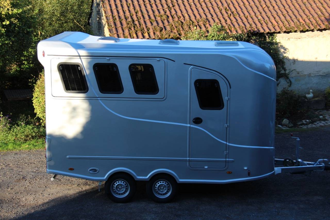 REMORQUE STEINSBERGER 3 CHEVAUX & HOME CAR