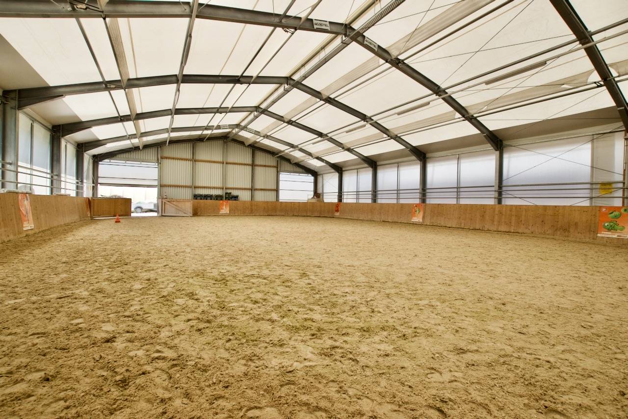 Centre équestre réputé  de 110 boxes en activité