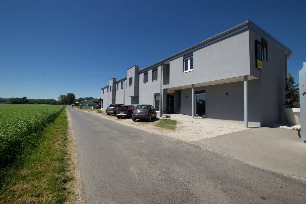 Centre équestre réputé  de 110 boxes en activité