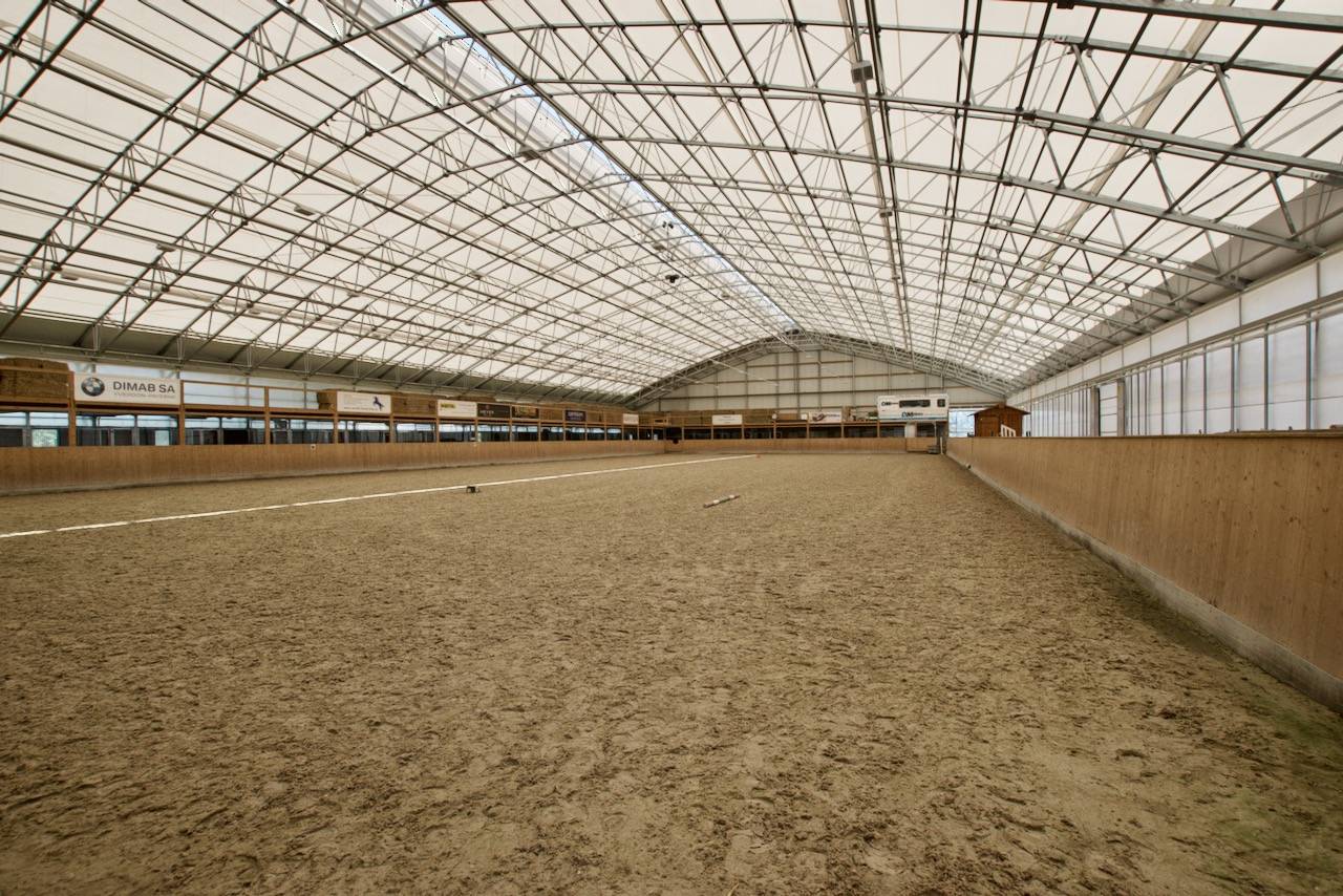 Centre équestre réputé  de 110 boxes en activité