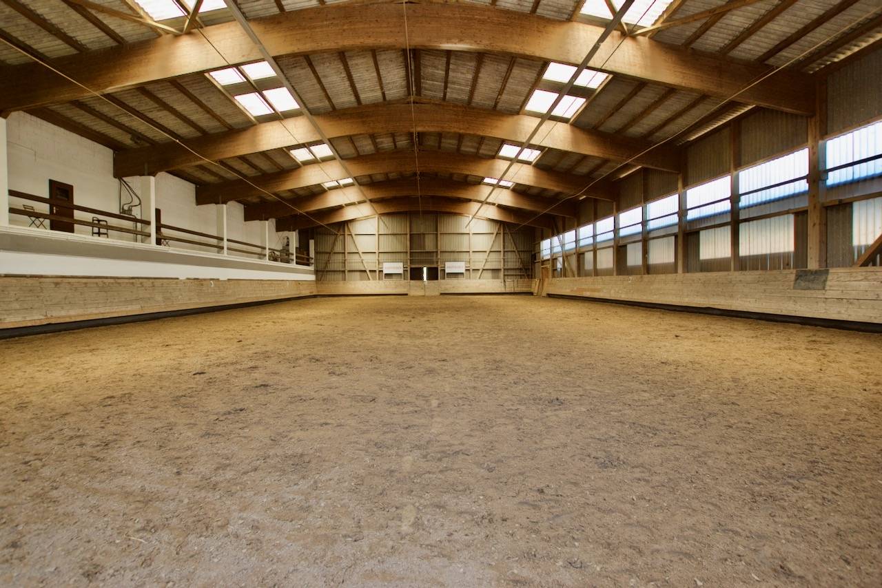 Centre équestre réputé  de 110 boxes en activité