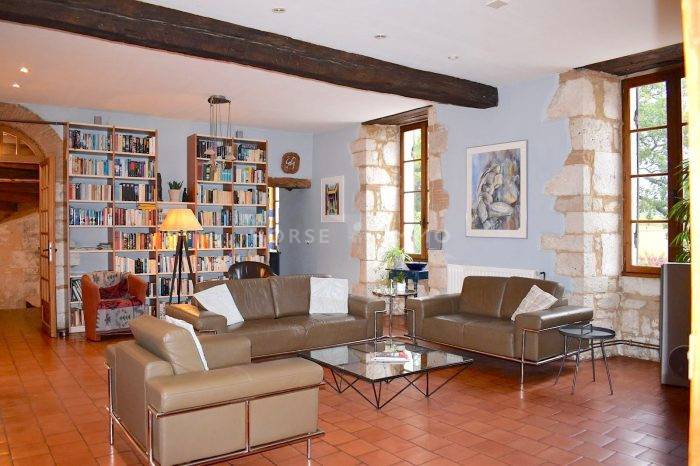 Château de 340m² sur 3.5ha à 15 min de Bergerac