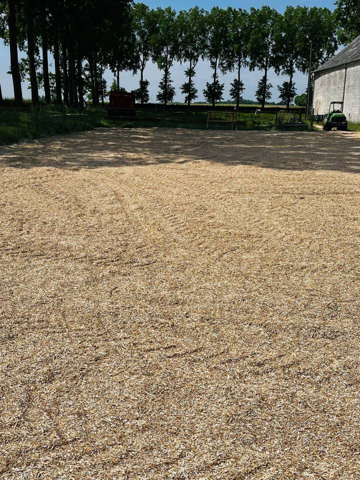 Pension complète en prairie avec infrastructures