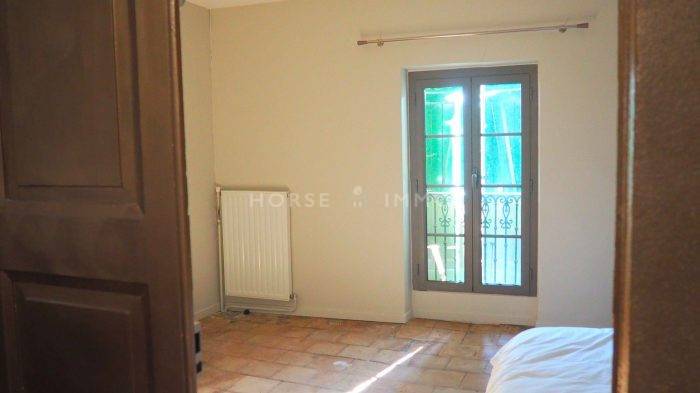 Domaine languedocien avec installations équestres