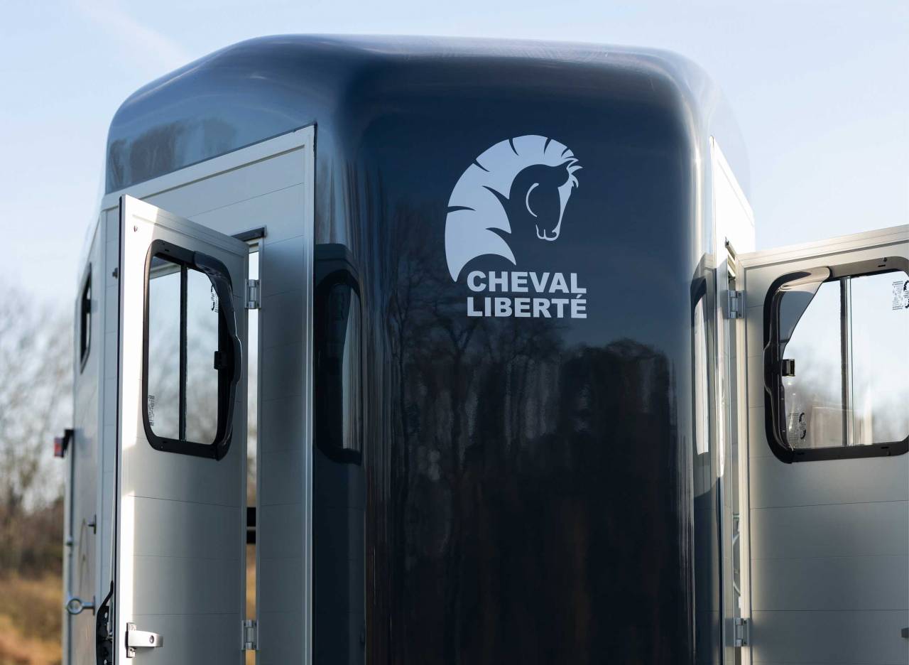 Van Cheval Libert&eacute; - Touring Jumping