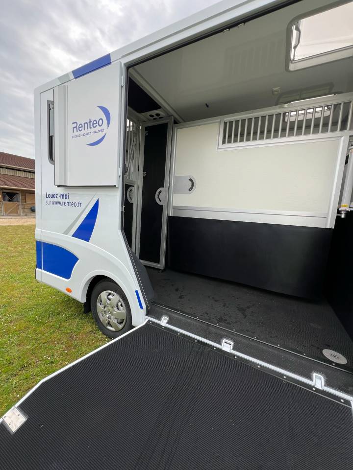 Location camion pour chevaux secteur MONTARGIS