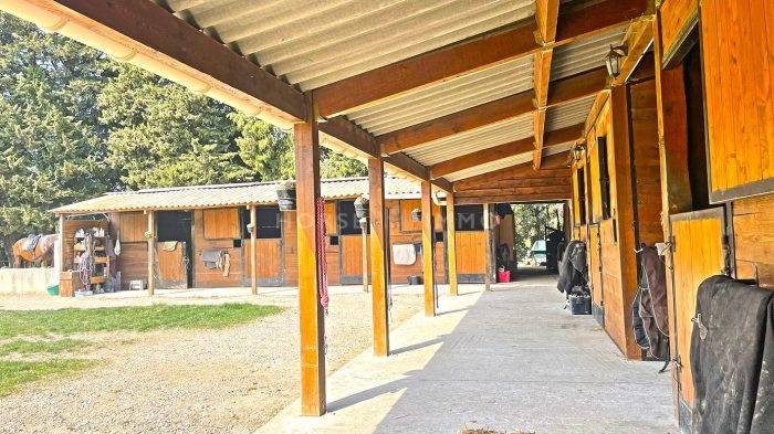 Provence - Domaine de charme avec dépendances équestres