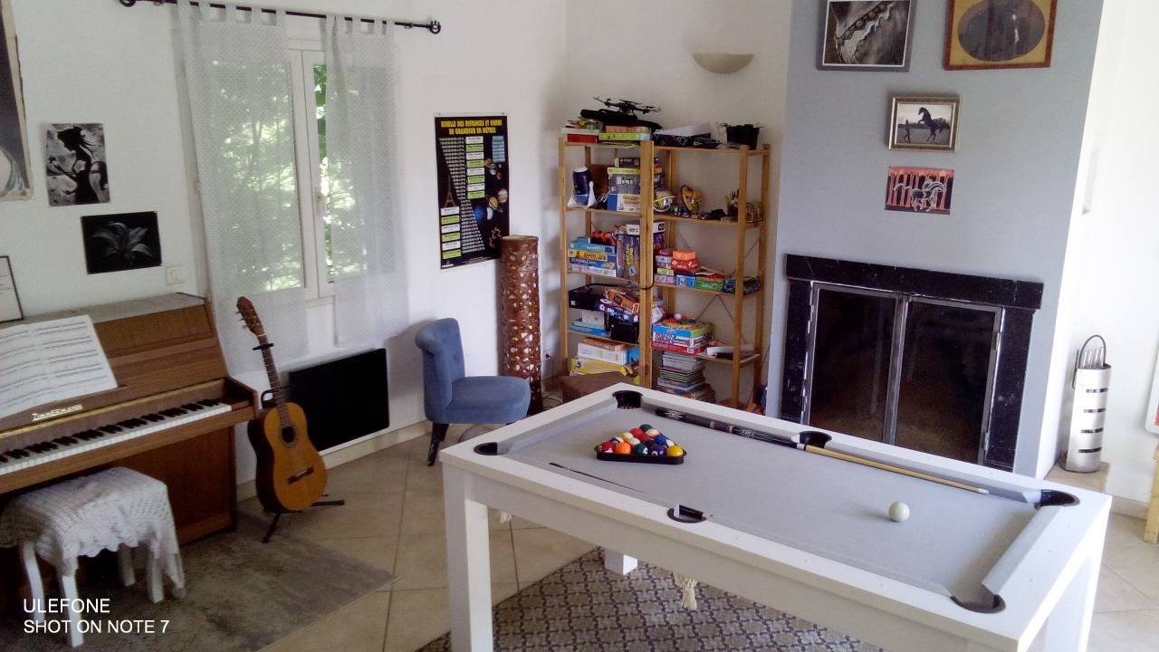 Gîte équestre 9 places avec piscine dans le sud