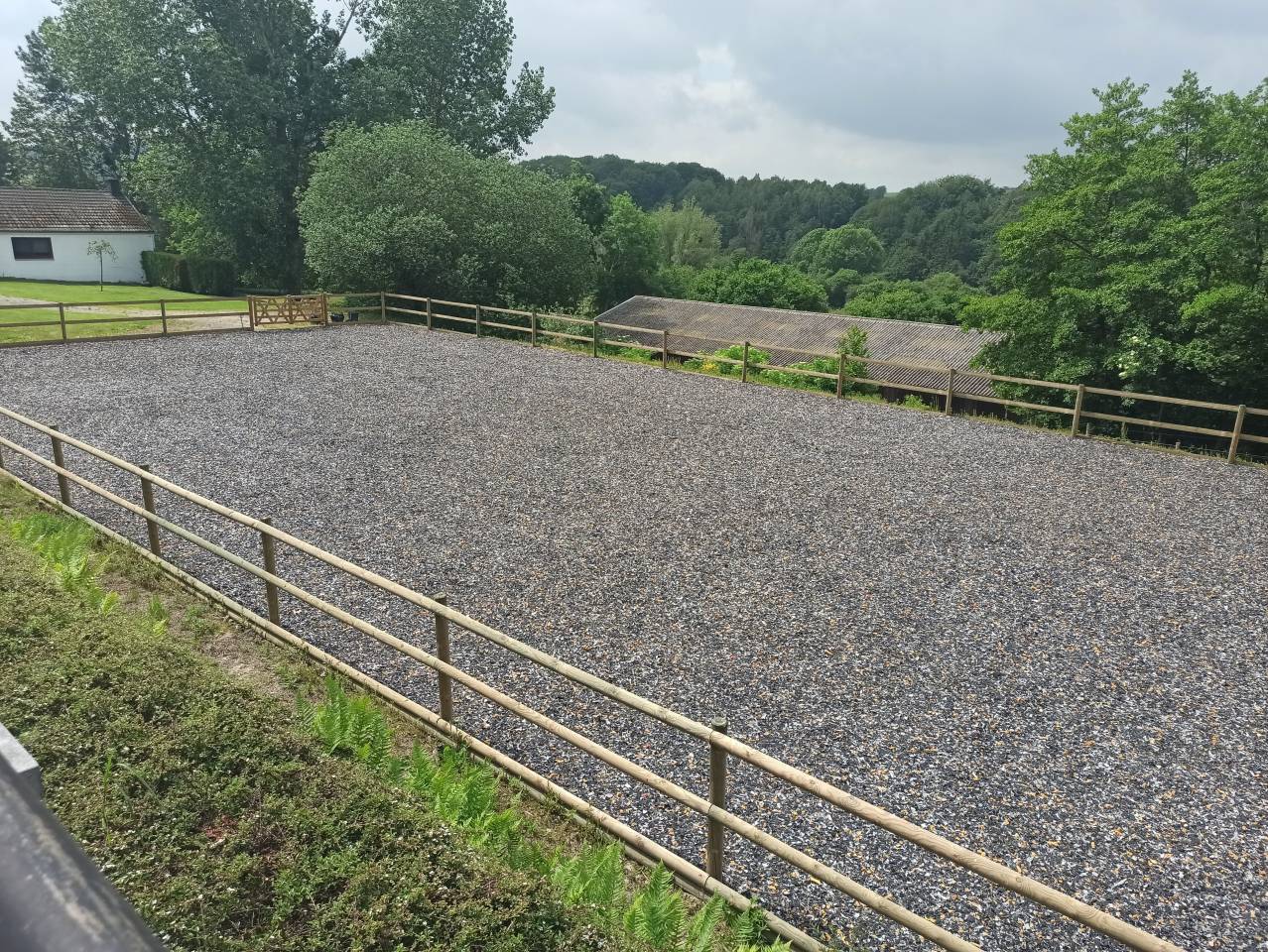 Ecurie privée - Pensions - Equi-pistes - Foin à volonté