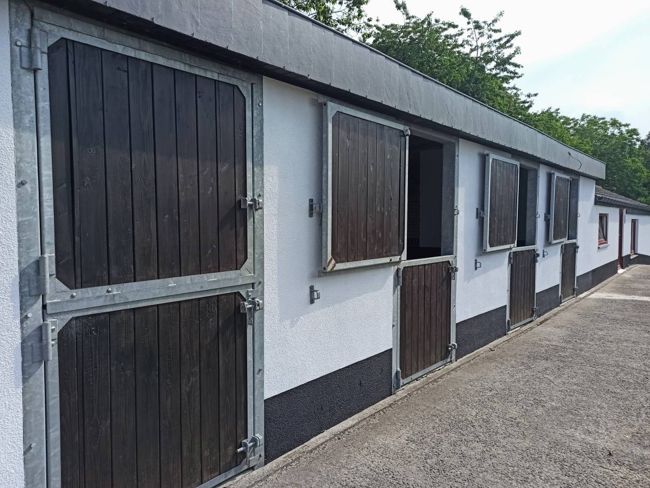 Ecurie privée - Pensions - Equi-pistes - Foin à volonté