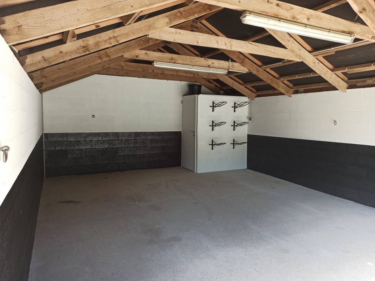 Ecurie privée - Pensions - Equi-pistes - Foin à volonté