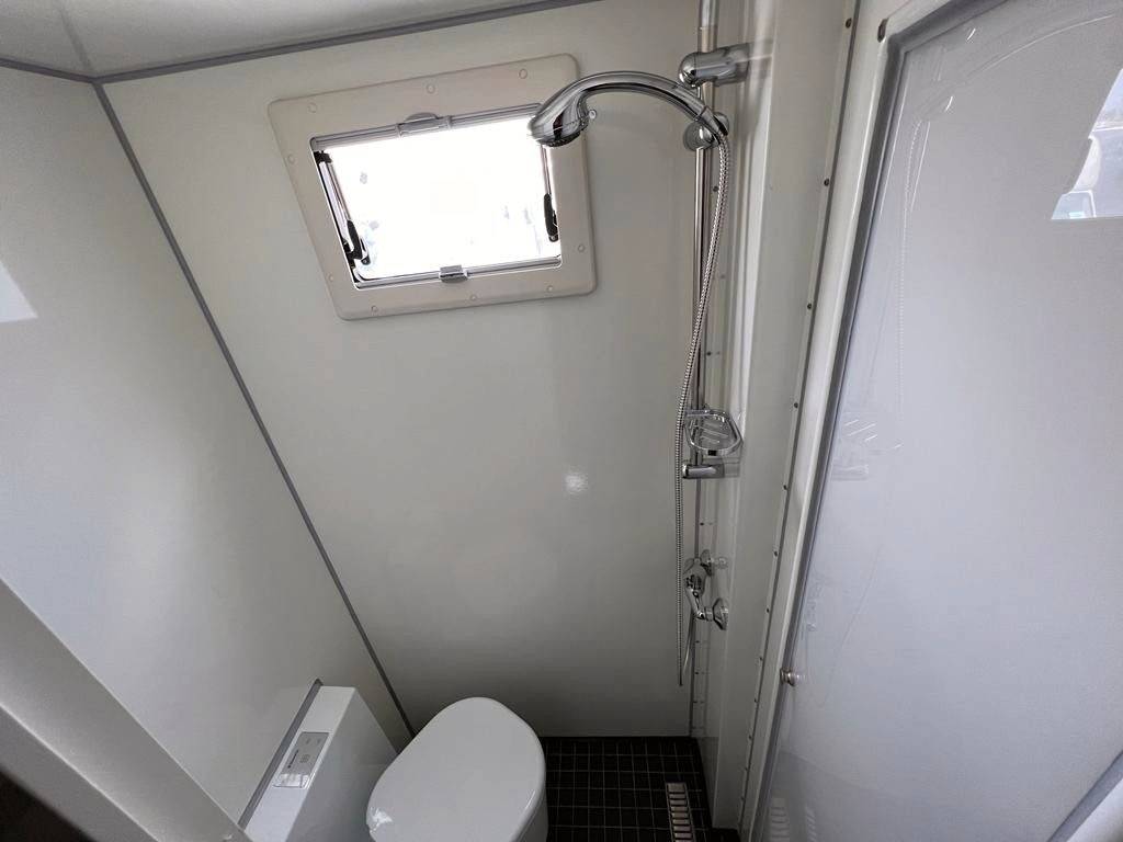 FUSO CANTER 9C18 POP OUT