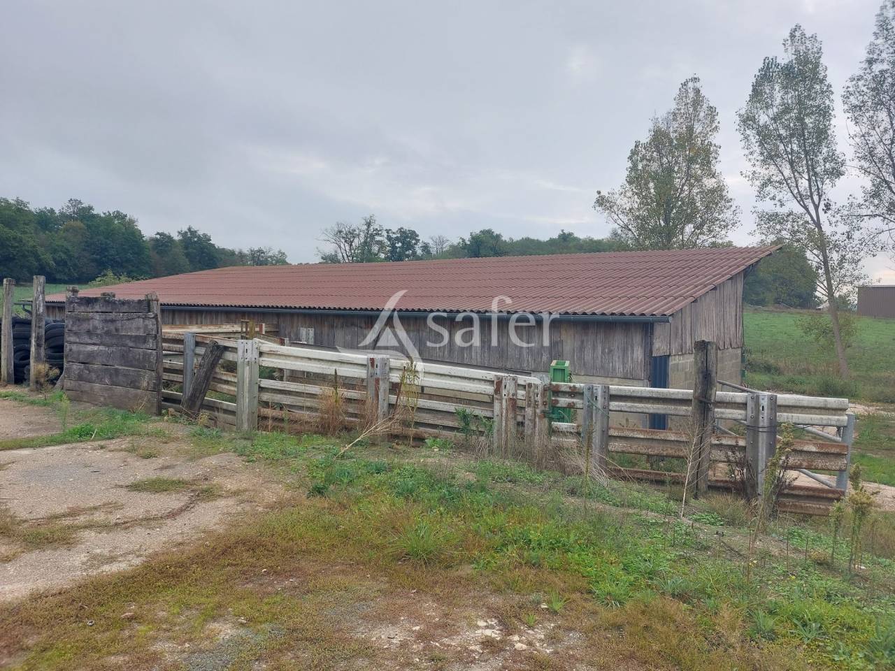 Propri&eacute;t&eacute; d'&eacute;levage de 19ha proche Hautefort