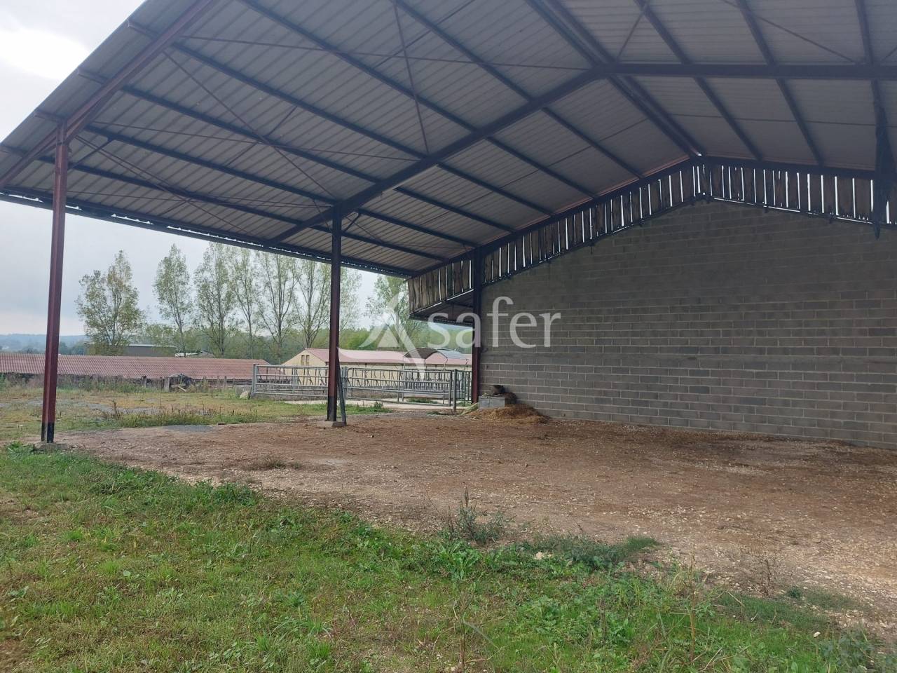 Propri&eacute;t&eacute; d'&eacute;levage de 19ha proche Hautefort