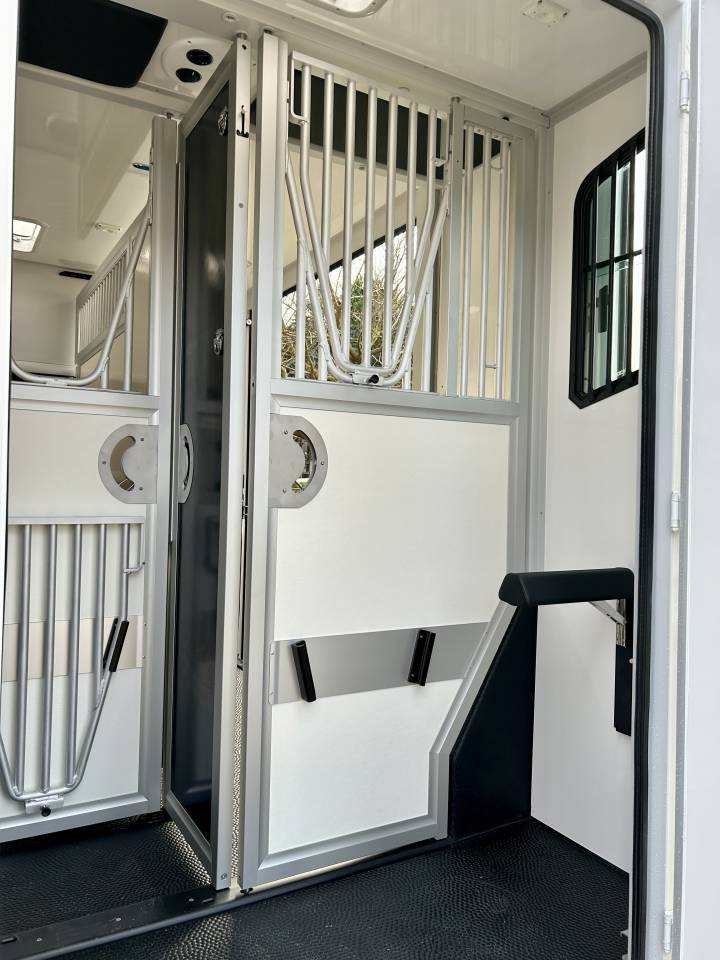 Location camion pour chevaux proche Le Mans