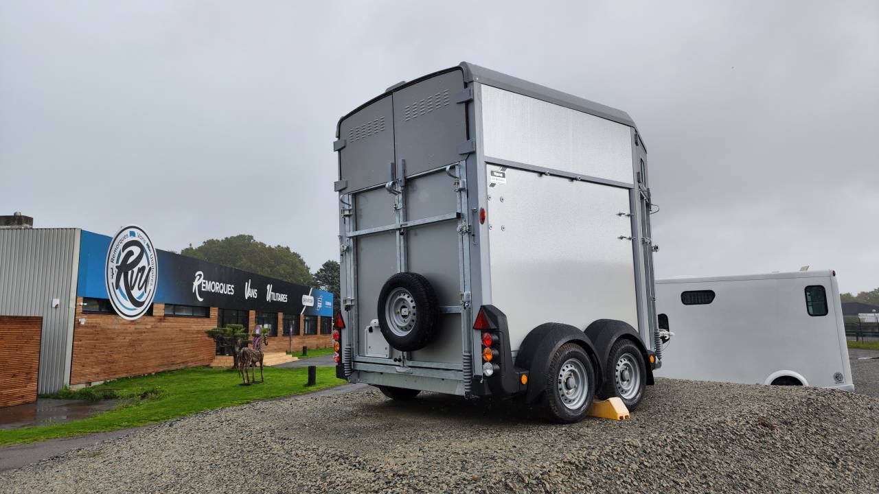 Van neuf Ifor Williams disponible 