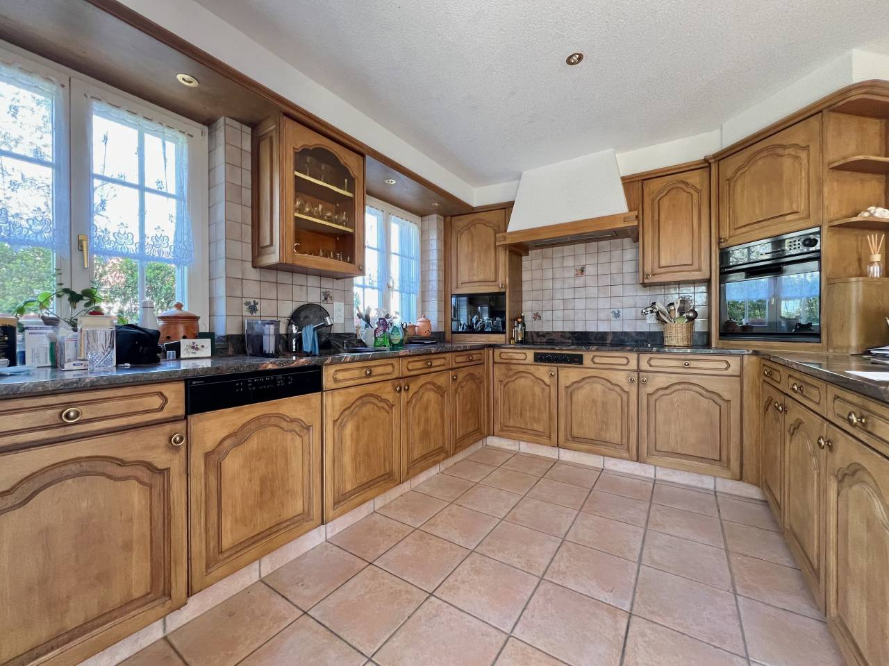 Magnifique ferme avec 3 boxes et paddock