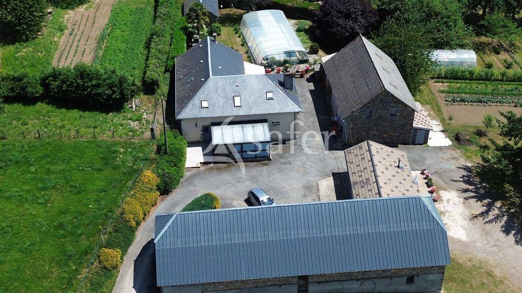 Propri&eacute;t&eacute; agricole tr&egrave;s bien group&eacute;e d'environ 40 ha 50