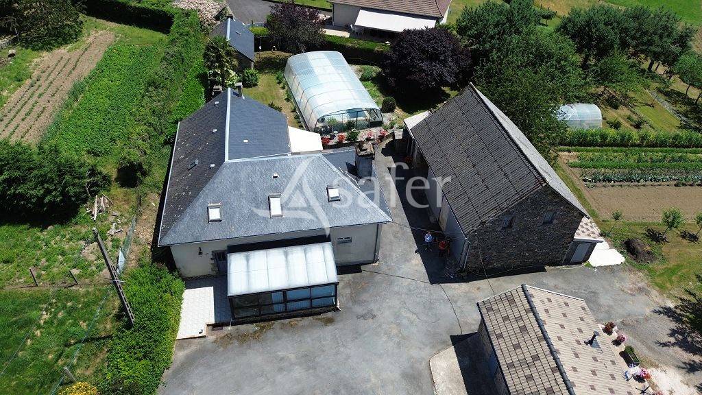 Propri&eacute;t&eacute; agricole tr&egrave;s bien group&eacute;e d'environ 40 ha 50