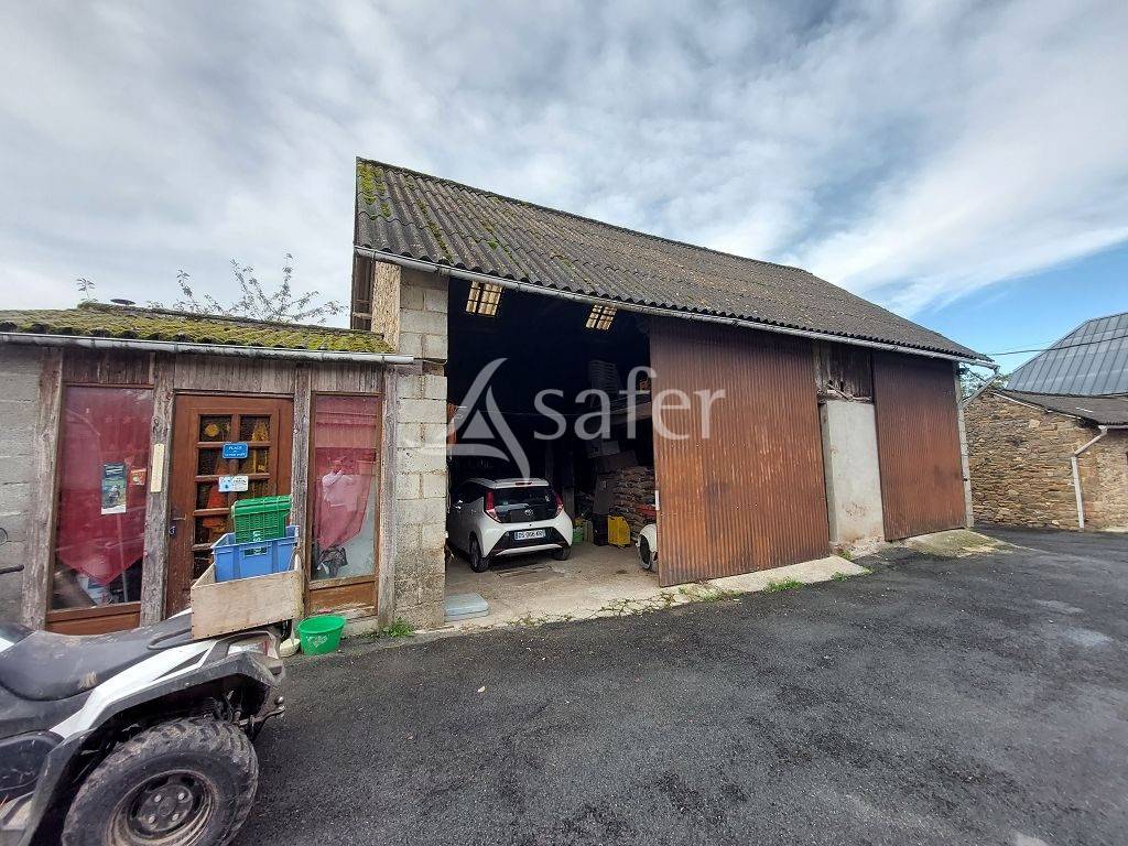 Propri&eacute;t&eacute; agricole tr&egrave;s bien group&eacute;e d'environ 40 ha 50