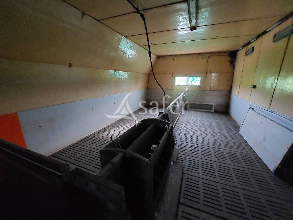 Propri&eacute;t&eacute; agricole tr&egrave;s bien group&eacute;e d'environ 40 ha 50