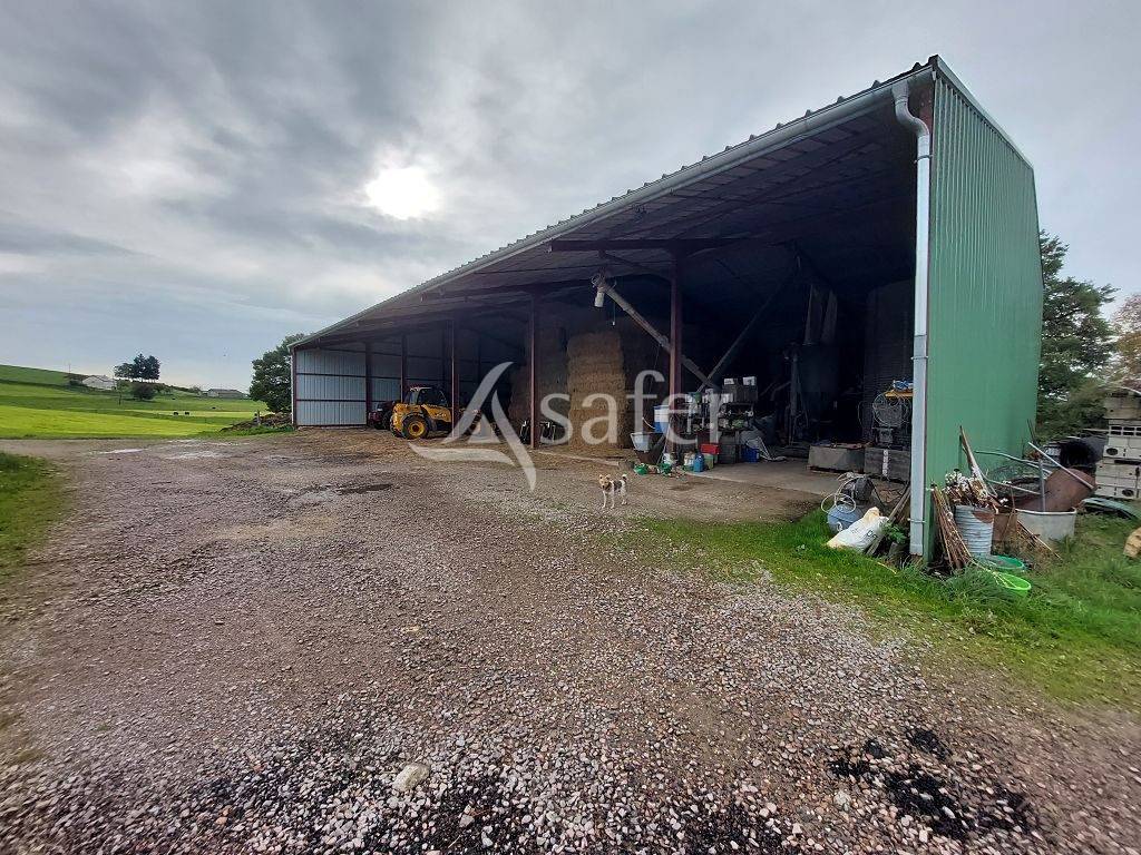 Propri&eacute;t&eacute; agricole tr&egrave;s bien group&eacute;e d'environ 40 ha 50