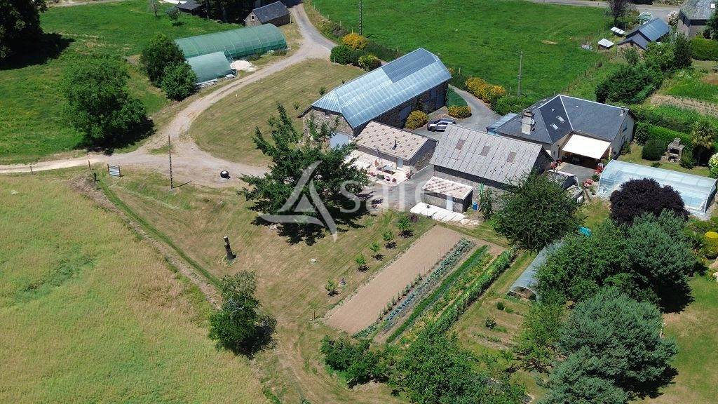 Propri&eacute;t&eacute; agricole tr&egrave;s bien group&eacute;e d'environ 40 ha 50