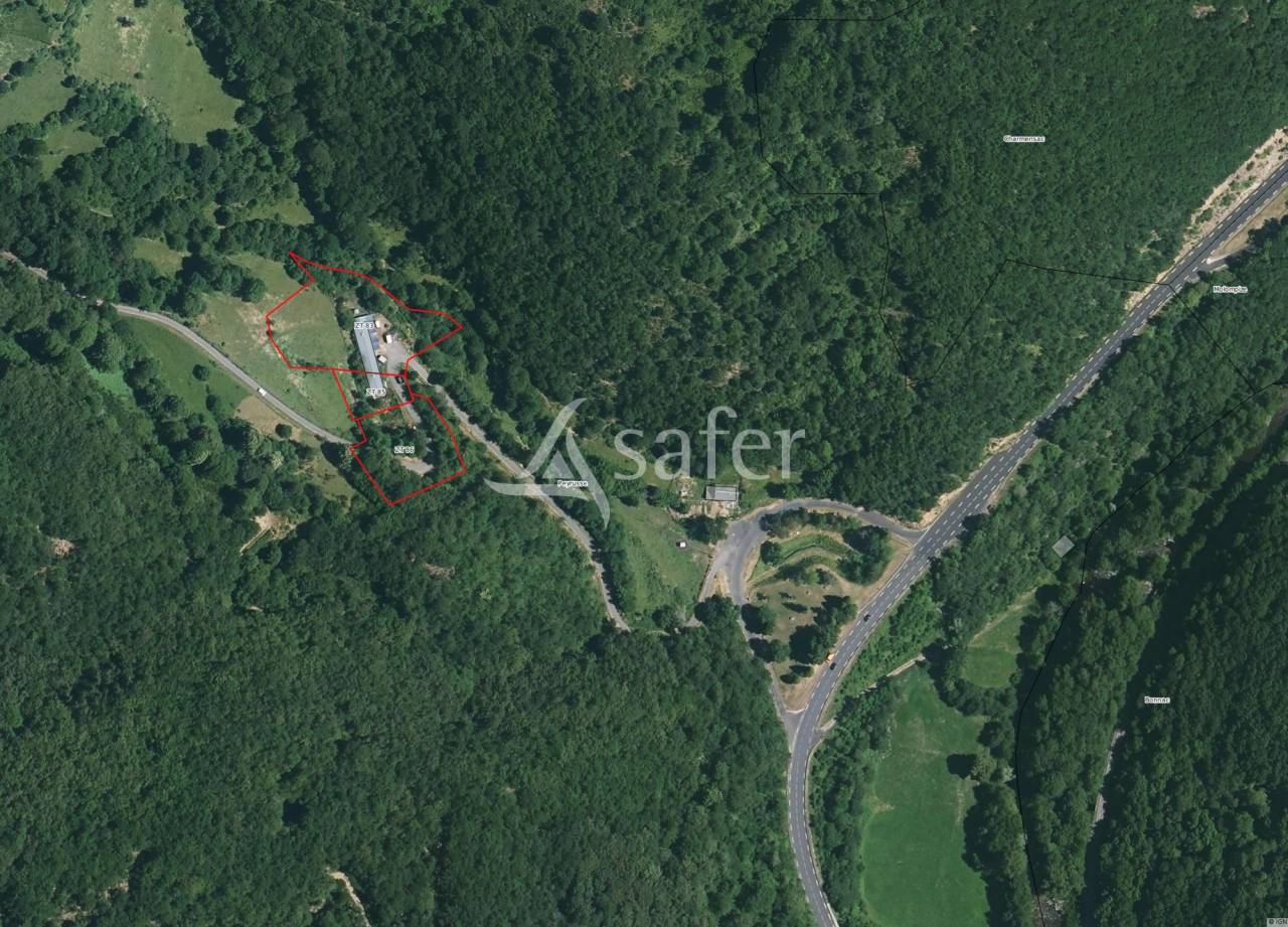 Bâtiment très facilement accessible avec terrains agricoles