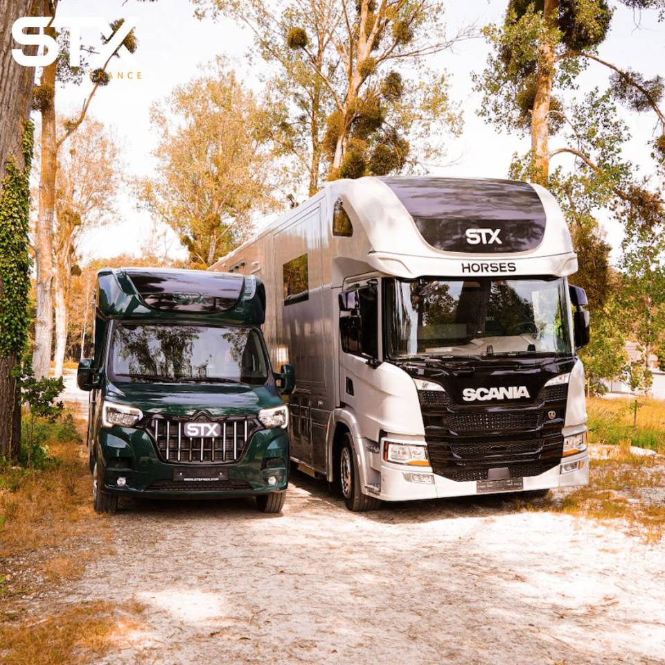 STX FRANCE - Camions chevaux
