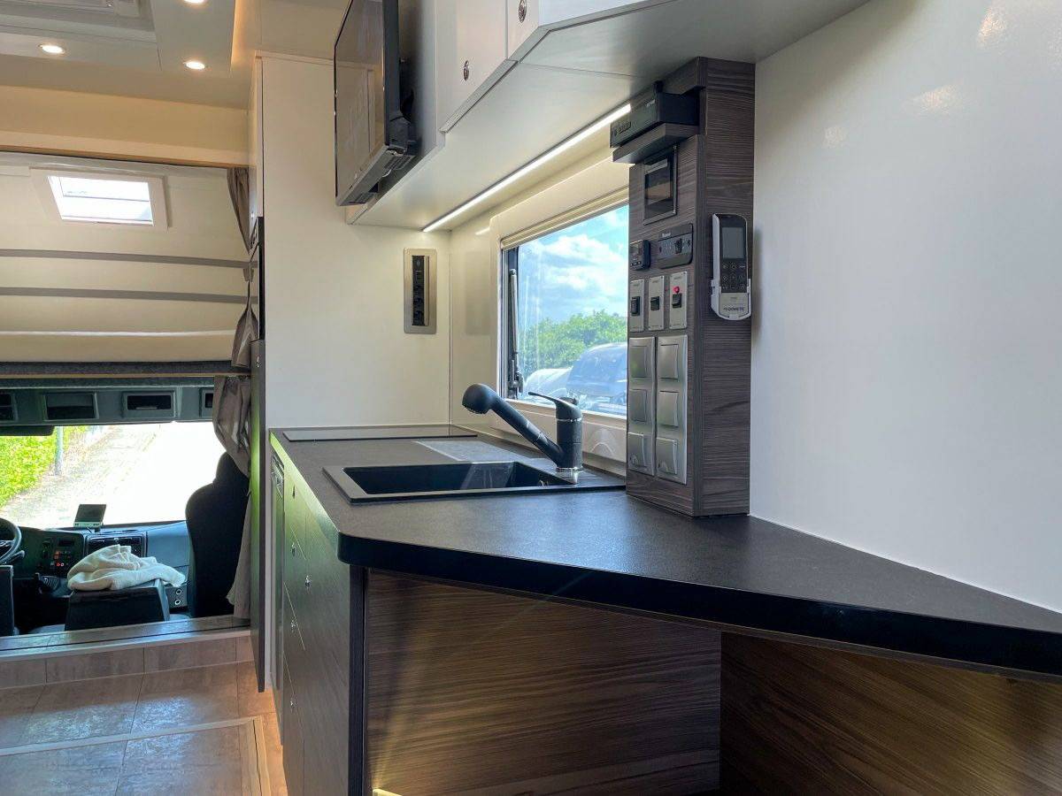 MERCEDES-BENZ ATEGO 1527 POP OUT