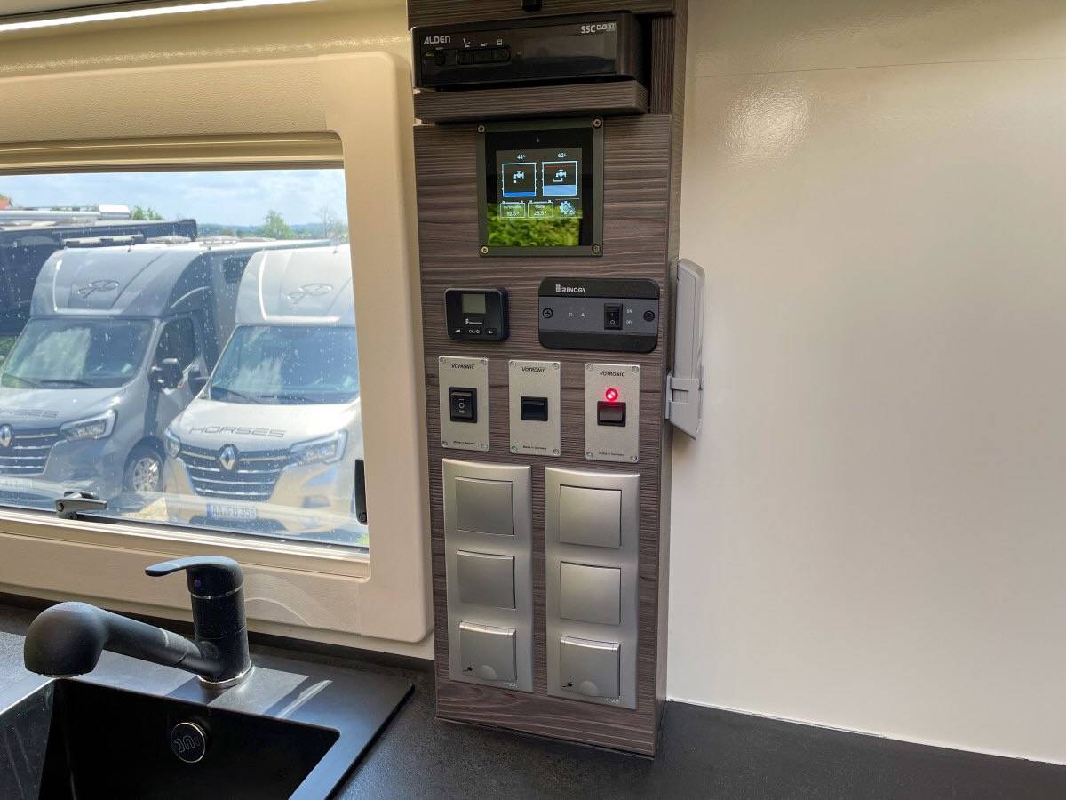 MERCEDES-BENZ ATEGO 1527 POP OUT