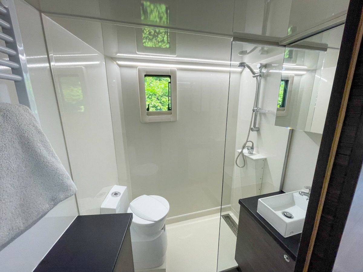 MERCEDES-BENZ ATEGO 1527 POP OUT