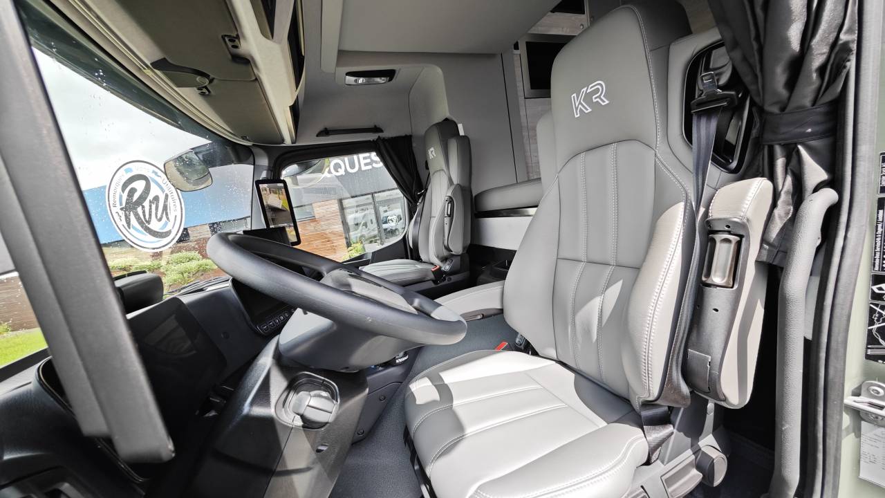 Poids lourds neufs Krismar 8 chevaux Homecar 