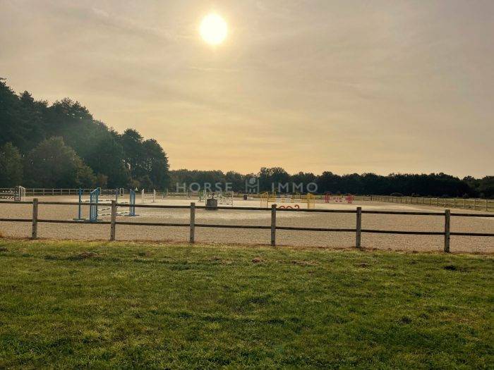 Superbe Domaine Equestre de 18 hectares