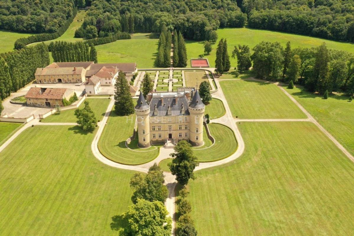 Chateau classé 130ha