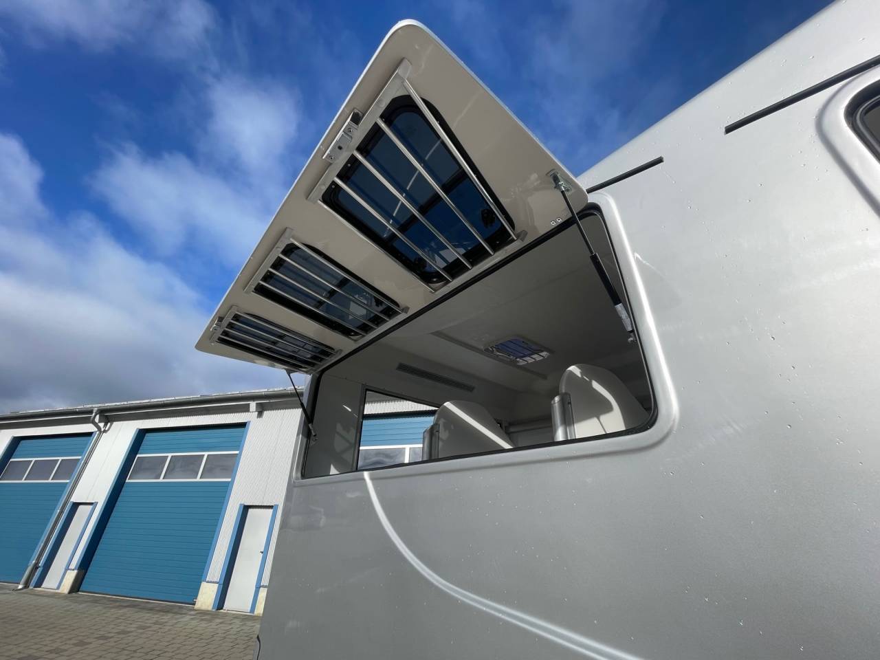 REMORQUE ANKA 3 CHEVAUX & SELLERIE