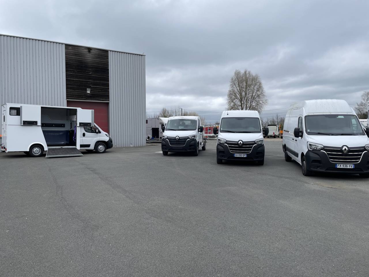 Transformation de fourgon en camion chevaux 