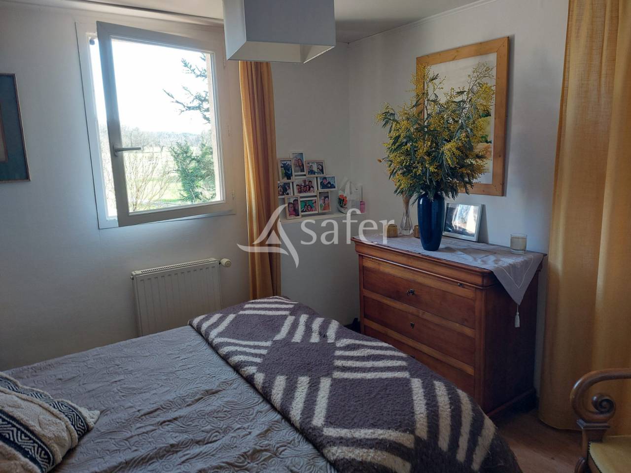 Belle propri&eacute;t&eacute; b&acirc;tie sur 18ha de pr&eacute;s et bois en P&eacute;rigord