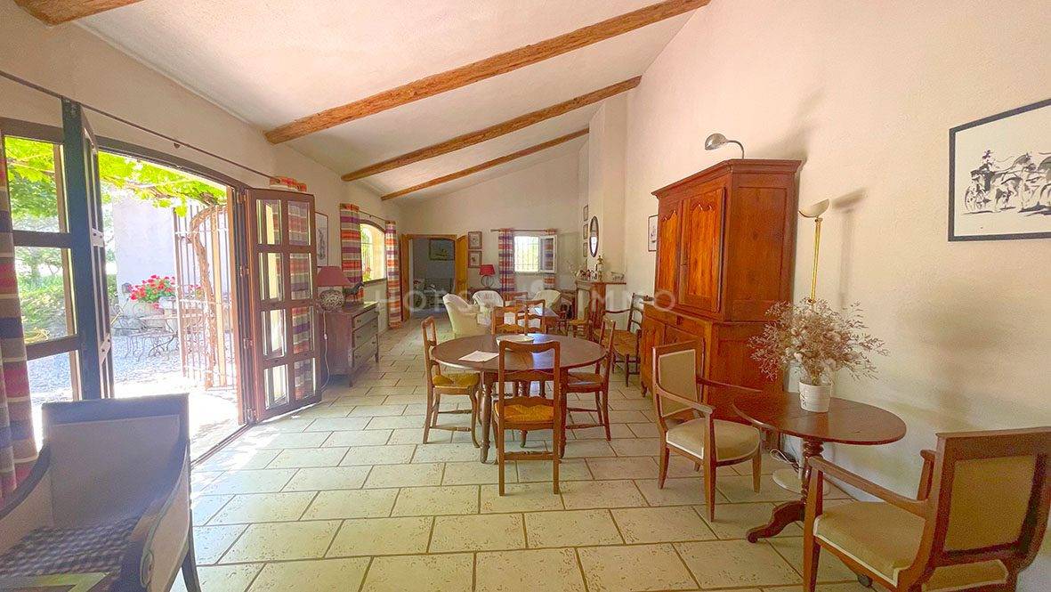 Nîmes, 5min centre ville - Très beau mas sur 2,8 hectares