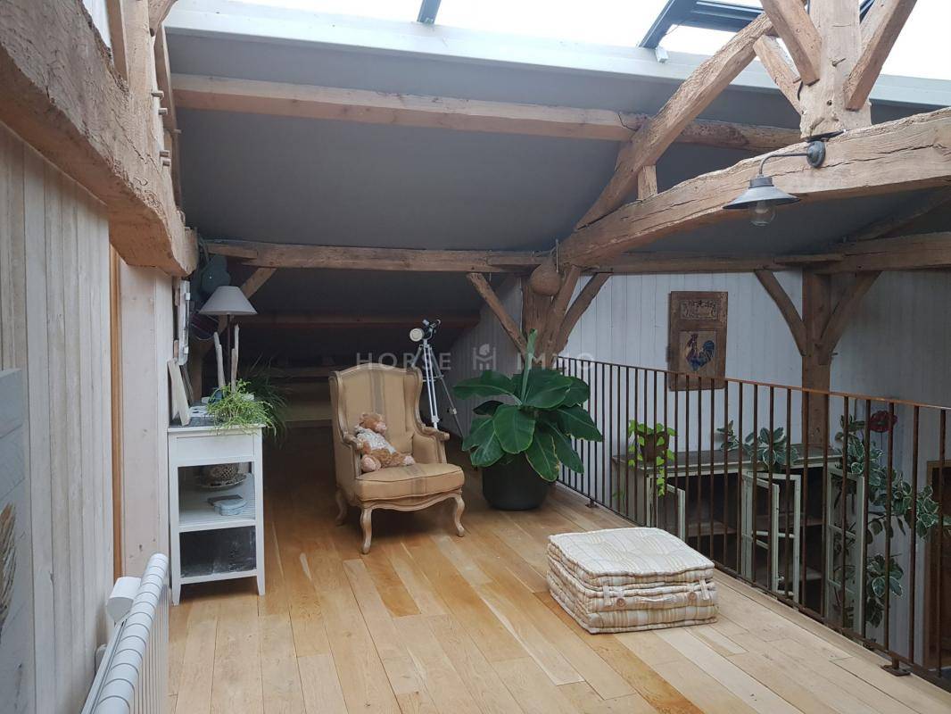 Belle propri&eacute;t&eacute; &eacute;questre avec deux maisons et 9 hectares en V