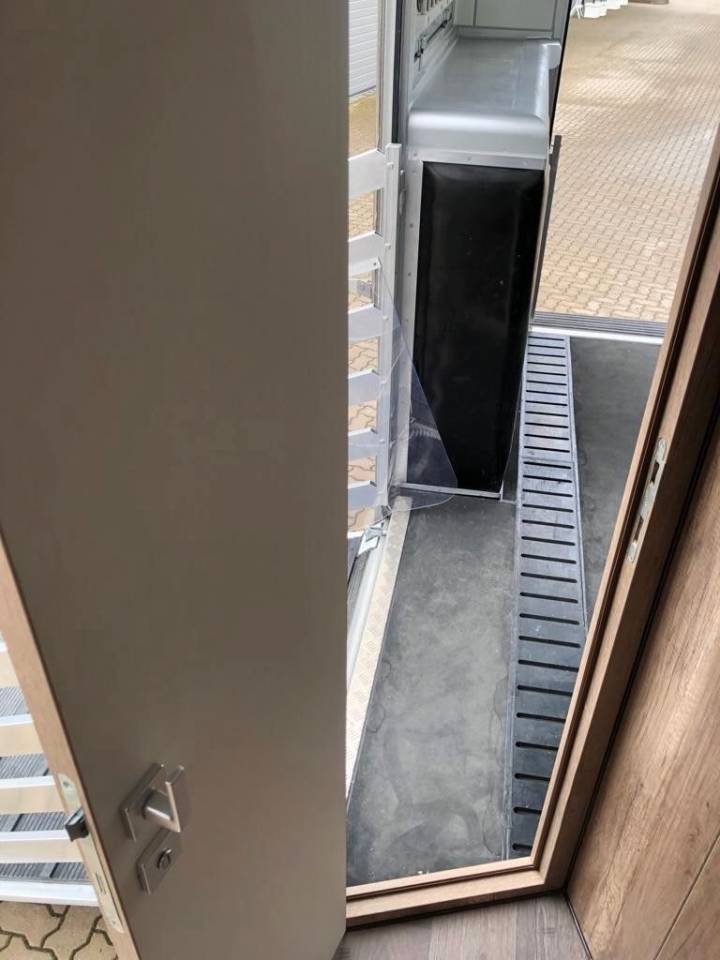 FUSO CANTER 9C18 POP OUT