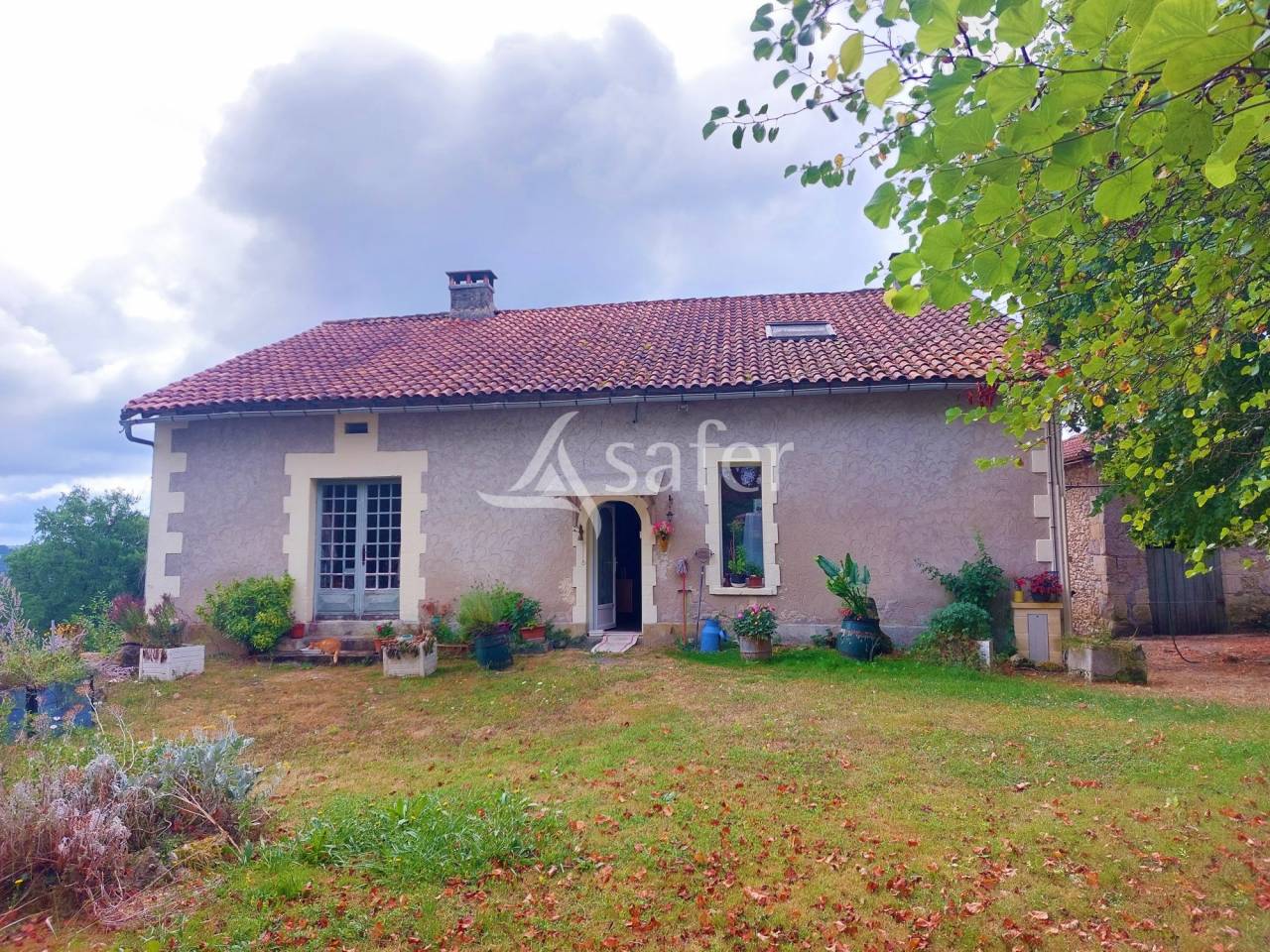 Propri&eacute;t&eacute; en pierre sur 42ha, proche P&eacute;rigueux