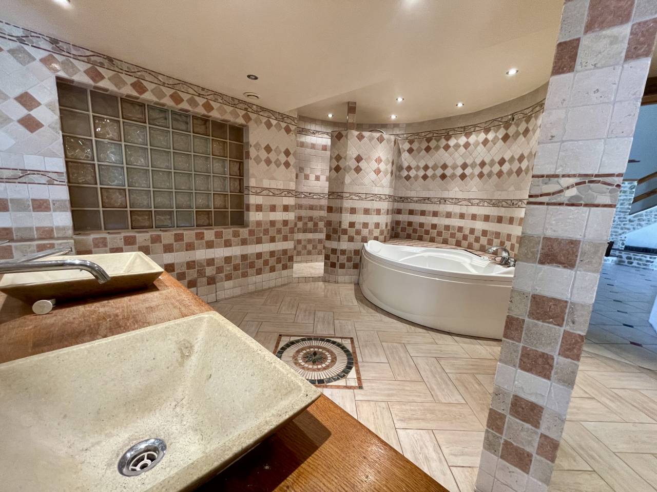 MORTAGNE-AU-PERCHE  – HARAS – 20HA 