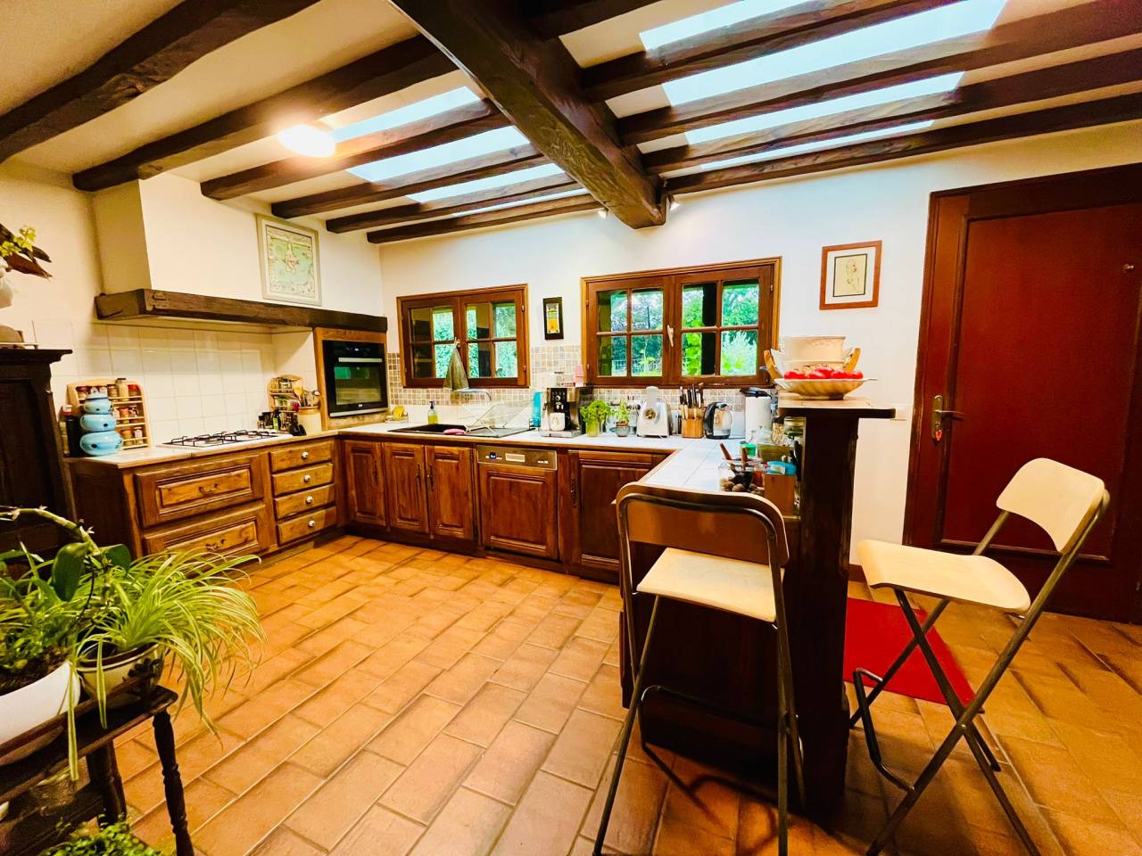 ÉCURIE 2 maneges, carrière, 30 boxes 4ha3