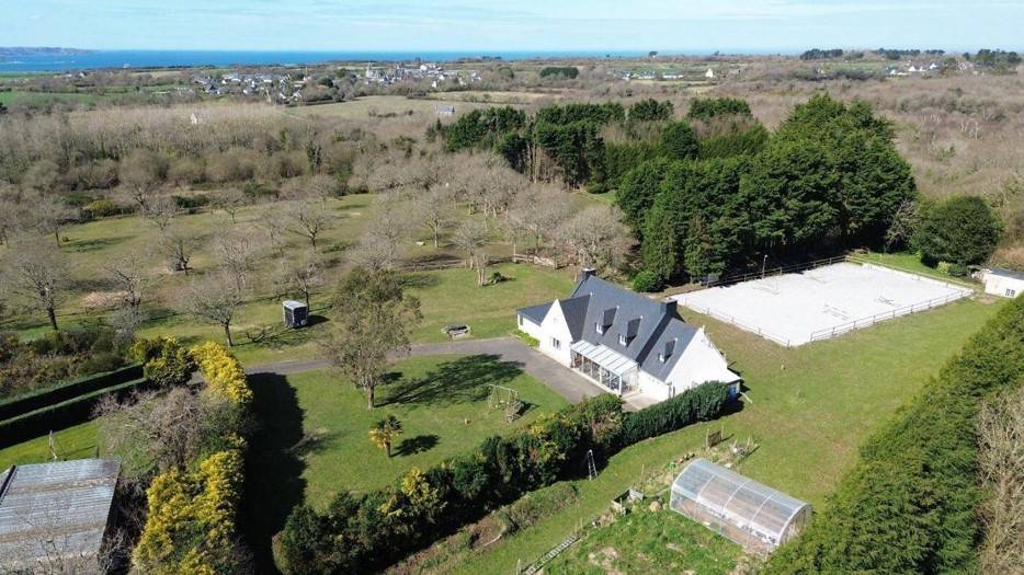 Propri&eacute;t&eacute; 3,2Ha Cote d'Armor (1 km plage chevaux Ok)