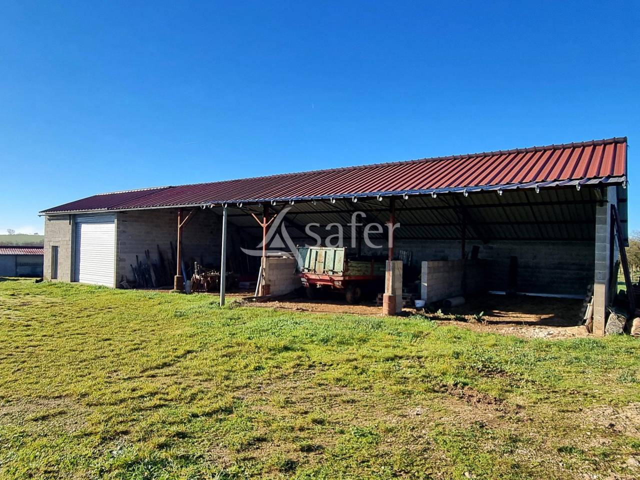 Corps de ferme à vocation Elevage à reprendre avec 46 ha en ba