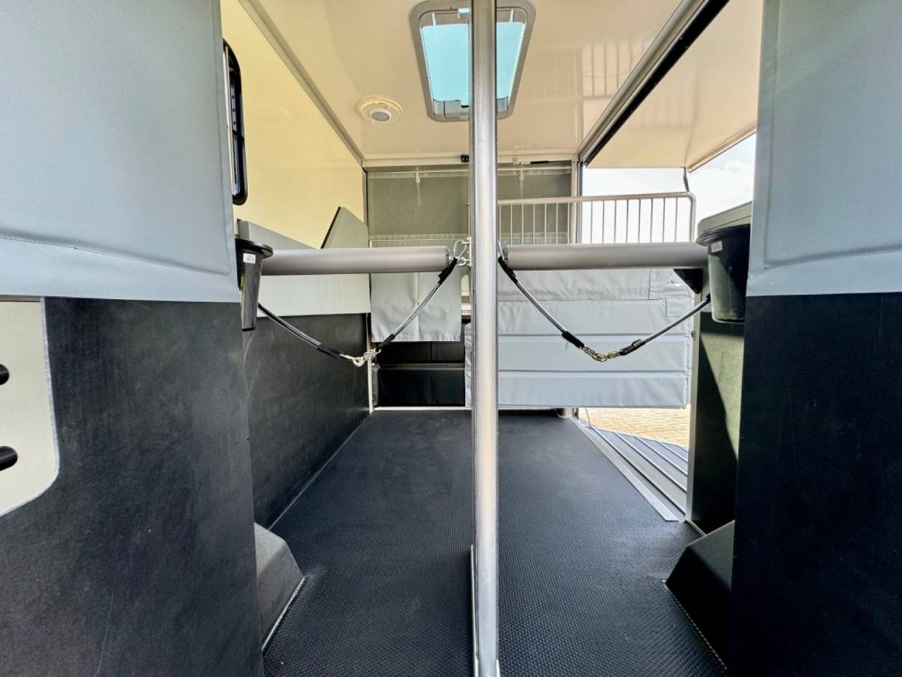 NISSAN INTERSTAR DCI 165 MSG STALLION LIGHT